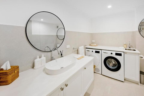 Sandy Toes - Coastal Retreat - Holiday Sunshine Coast 3