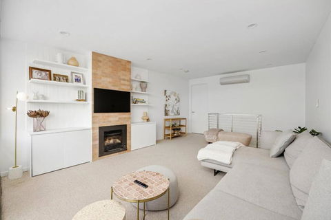 Sandy@Village - Newly Renovated + Bay Views - Holiday Sunshine Coast 2