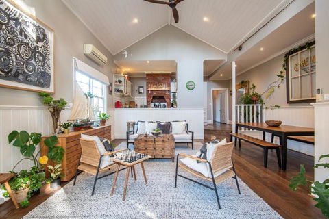 Sandy Village Retreat Heated Pool Bay Views - Sunshine Coast Tourism 1