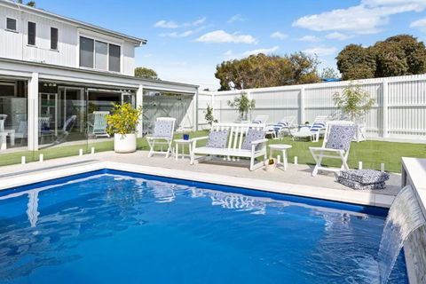 SANTORINI BEACH HOUSE SAFETY BEACH - Sunshine Coast Tourism 0