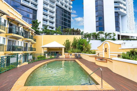 Sapphire Suite - Central Boutique Resort Vibes - Holiday Sunshine Coast 0