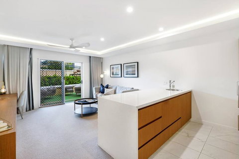 Sapphire Suite - Central Boutique Resort Vibes - Holiday Sunshine Coast 2