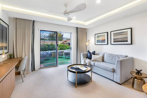 Sapphire Suite - Central Boutique Resort Vibes - Holiday Sunshine Coast 3