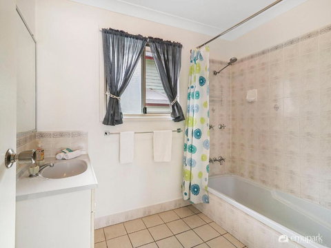 Sea Breeze On Archer! - Holiday Sunshine Coast 3