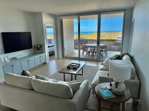 Sea Dunes Luxury Apartments - Holiday Sunshine Coast 0