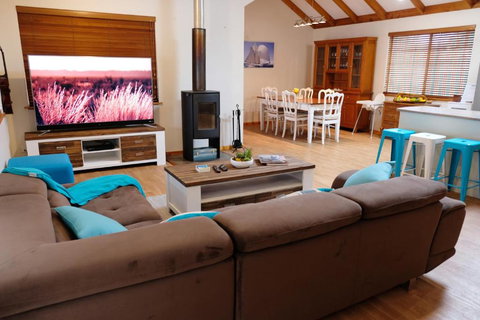 Sea Esta - Town & Beach On Your Doorstep - Holiday Sunshine Coast 2