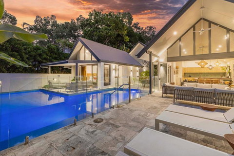 Sea Pavilion - Luxury Home Sleeps 12 Guests - Holiday Sunshine Coast 1