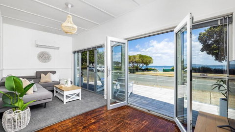 Sea, Sand And Sunsets Beach House - Holiday Sunshine Coast 3