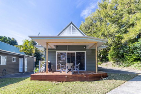 Sea Shell Chalet At Berrara Chalets - Holiday Sunshine Coast 0