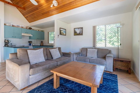 Sea Shell Chalet At Berrara Chalets - Holiday Sunshine Coast 3