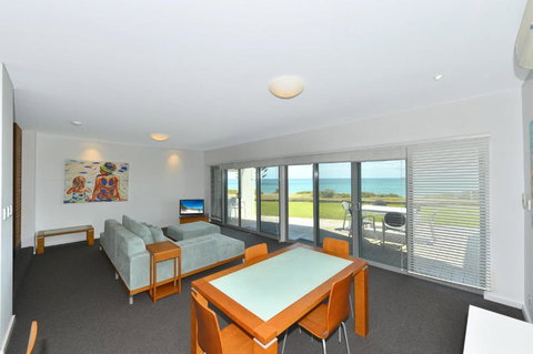Sea Side Villa 10.1 - Holiday Sunshine Coast 2