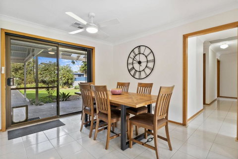 Sea Whisper - 6 Guinea Place - Holiday Sunshine Coast 3