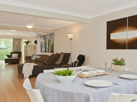 Sea Whispers - Holiday Sunshine Coast 3