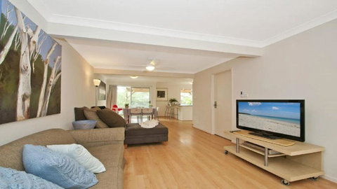 Sea Whispers - Holiday Sunshine Coast 2