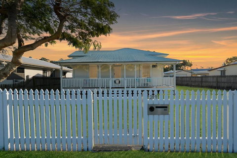 Seabreeze Cottage - Holiday Sunshine Coast 0