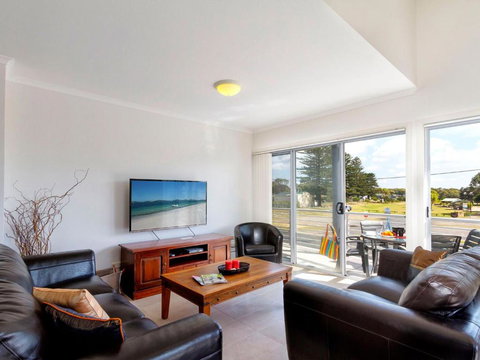 Seachange Apartment 3 - Holiday Sunshine Coast 3