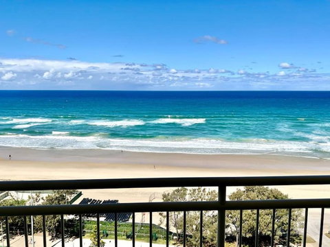 Seacrest, Surfers Beach Front 15A - Holiday Sunshine Coast 2