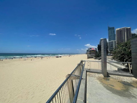 Seacrest, Surfers Beach Front 15A - Holiday Sunshine Coast 3