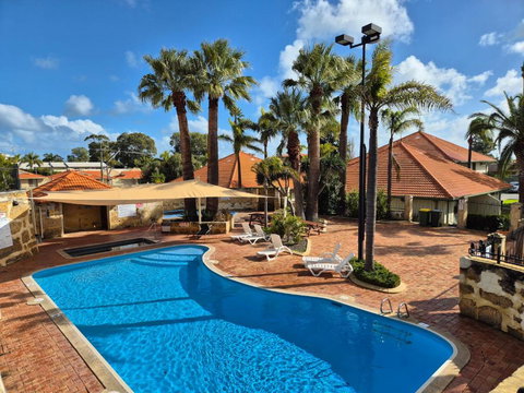 Seadream Studios At Mandurah Family Resort - Holiday Sunshine Coast 0