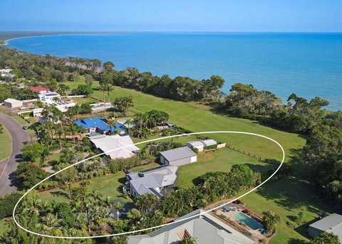 Seagrass - Holiday Sunshine Coast 0