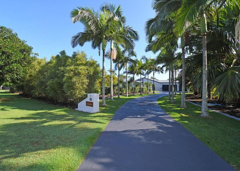 Seagrass - Holiday Sunshine Coast 1