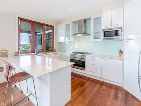 Seagrass House - Holiday Sunshine Coast 3