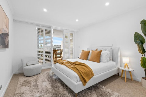 Scenic Beachside 3-bedroom With Water Views - Holiday Sunshine Coast 1