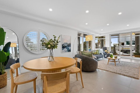 Scenic Beachside 3-bedroom With Water Views - Holiday Sunshine Coast 3