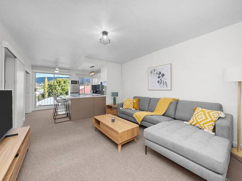 Sandy Bay Apartment With Hobart River View, Near UTAS - Stroll To Cafes And Shops - Holiday Sunshine Coast 0