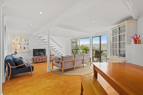 Seas The Day - Holiday Sunshine Coast 0