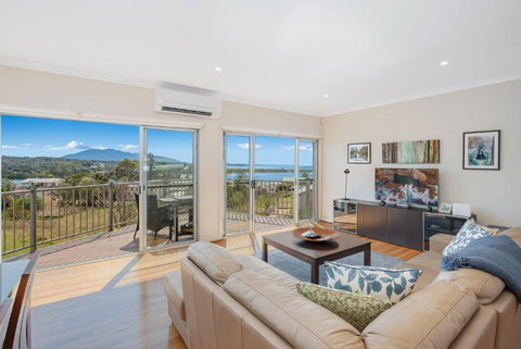 Seascape 3-7 - Holiday Sunshine Coast 0