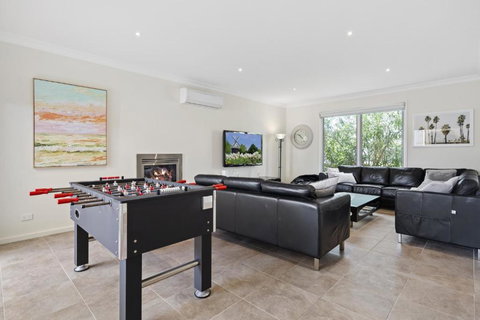 Seaside 3-Bed Home Direct Beach Access - Holiday Sunshine Coast 0