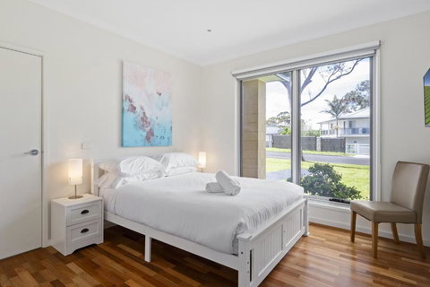 Seaside 3-Bed Home Direct Beach Access - Holiday Sunshine Coast 1