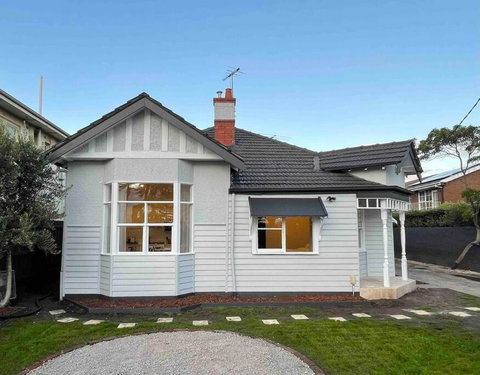 Seaside & Parkside Family Accomodation - Holiday Sunshine Coast 0