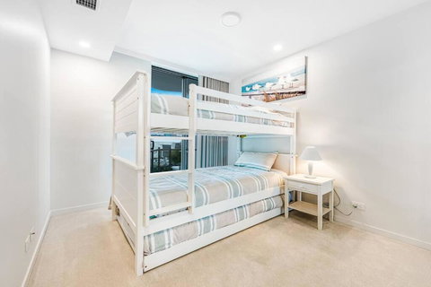 SEASIDE ESCAPE@ The Cosmopolitan Unit 10406 - Holiday Sunshine Coast 3