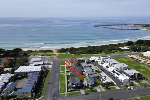 Seaside Gem - Holiday Sunshine Coast 1
