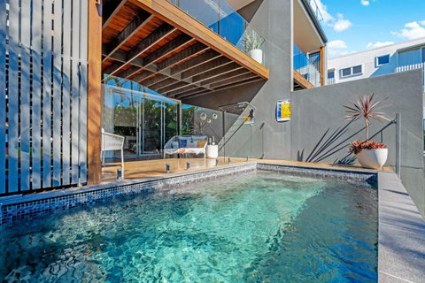Seaside Luxury In Alexandra Headland - Holiday Sunshine Coast 1