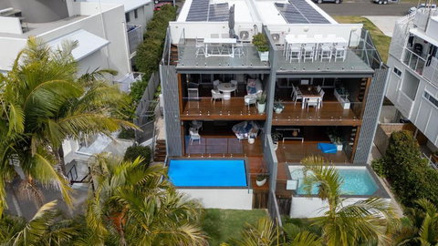 Seaside Luxury In Alexandra Headland - Holiday Sunshine Coast 2