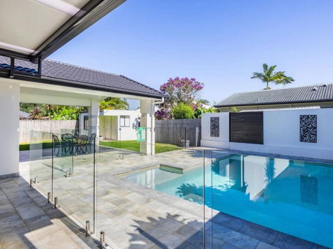 Seaside Modern And Luxurious Mansion With Pool - Holiday Sunshine Coast 2