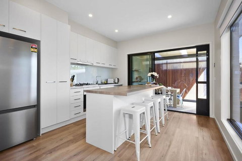 Seaside Rosebud Home With Garden Alfresco - Holiday Sunshine Coast 1