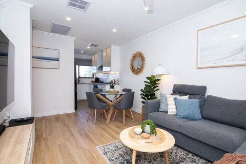 Seaside Smart Home - Coastal Chic At Henley Beach - Holiday Sunshine Coast 0