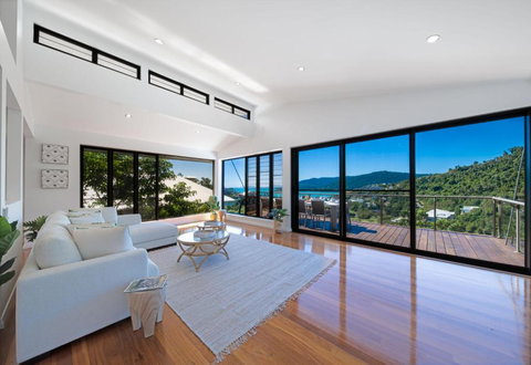 Seaview On Airlie - Holiday Sunshine Coast 1