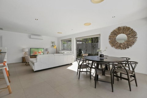 Seaview Tce Picture Perfect In Northern Sunshine Beach - Holiday Sunshine Coast 3