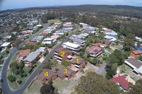 Seaview Townhouse 1 - Bring Your Own Linen. - Holiday Sunshine Coast 2