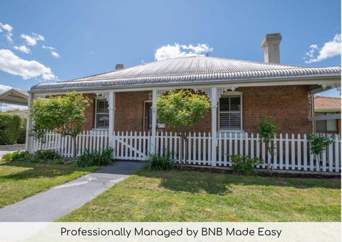 Secret Cottage Charming & Cosy Home Sleeps 8 - Holiday Sunshine Coast 0