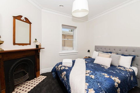 Secret Cottage Charming & Cosy Home Sleeps 8 - Holiday Sunshine Coast 3