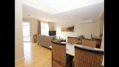 Self Contained Unit Close To The Beach - Holiday Sunshine Coast 0