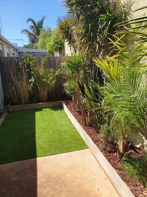 Self Contained Unit Close To The Beach - Holiday Sunshine Coast 3