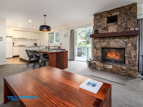 Sequoia 2 - Holiday Sunshine Coast 1