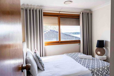 Serene 5 BDRM Villa With Pool - Holiday Sunshine Coast 1